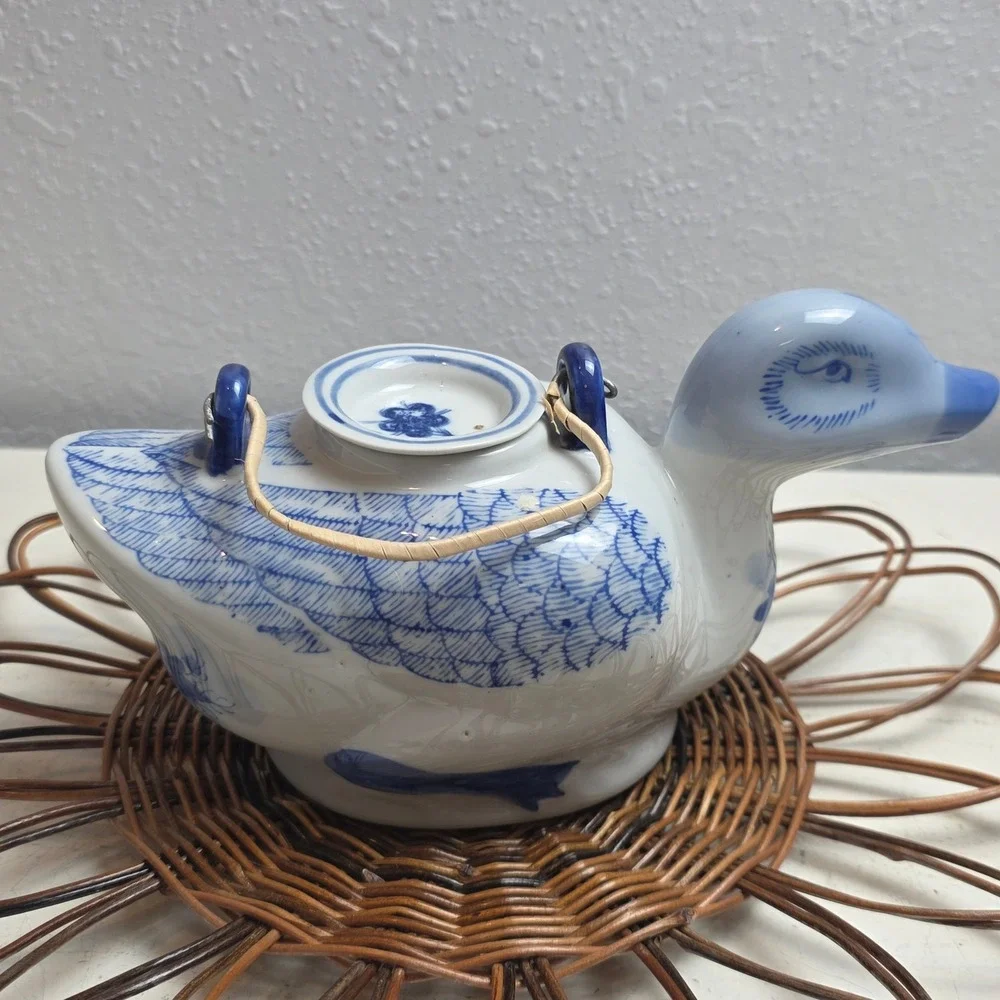 Vintage Blue White Ceramic Duck Teapot‎ Lid Handle Handpainted Made in China
